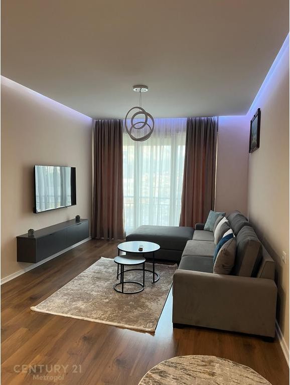 JEPET APARTAMENT 2+1 ME VERANDE ME QIRA TEK RRUGA E DIBRES