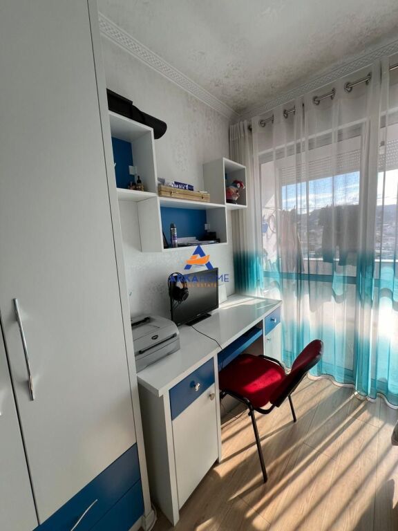 VENDESI APPARTAMENTO 3+1+2+BALCONE "A YZBERISHT" 210.000 EURO