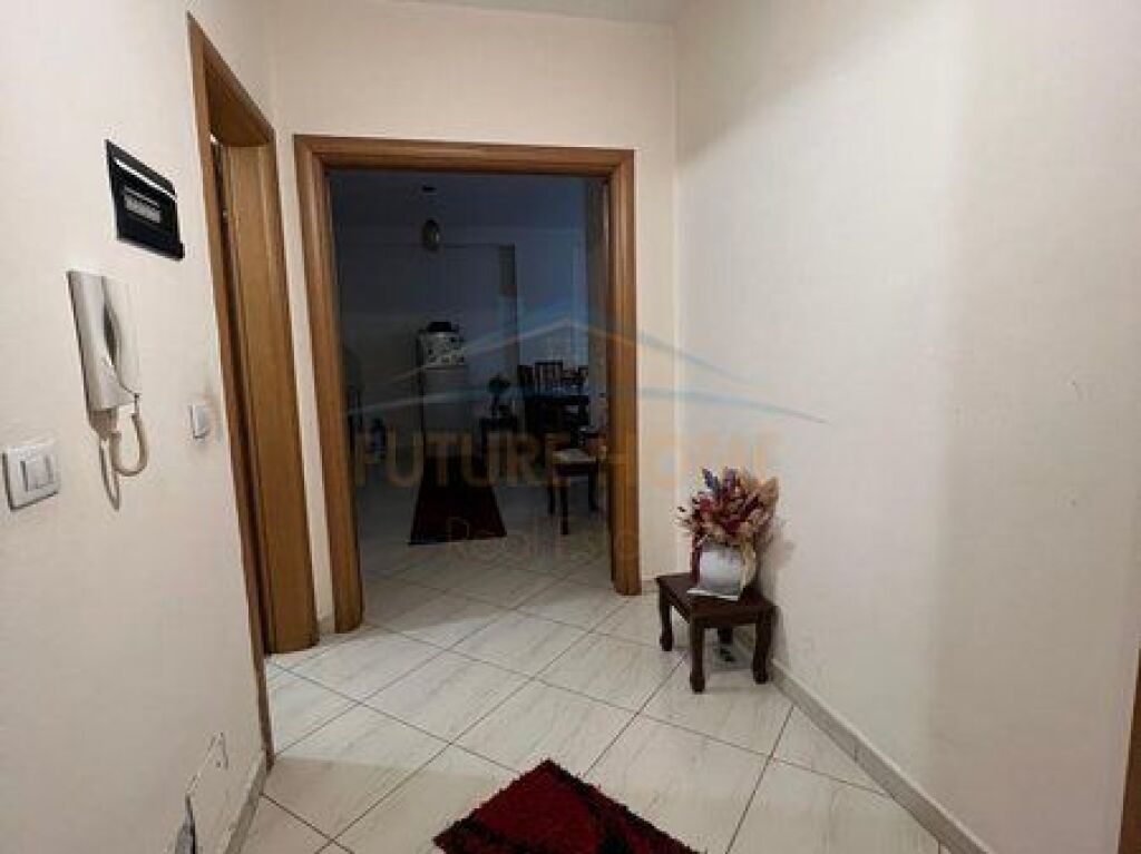 Shitet, Apartament 2+1+2+Post Parkimi, Unaza e Re, Tiranë