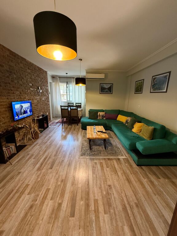 Jepet me qera apartament 1+1 ne qender tek Selvia vetem per Airbnb 520 euro