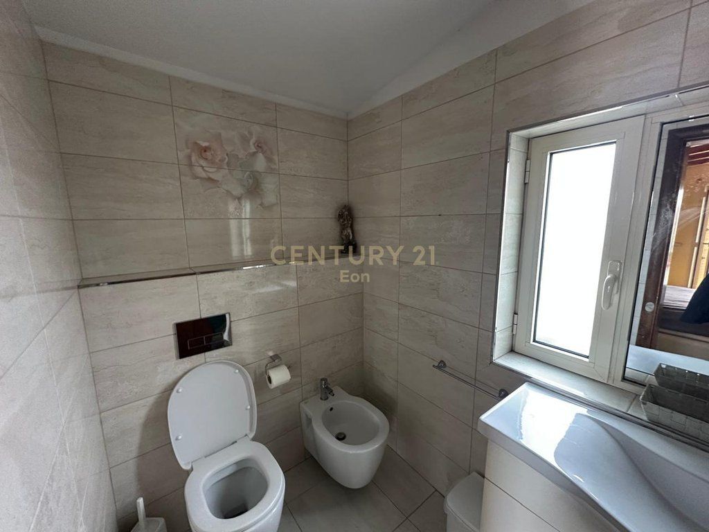 AFFITTIAMO APPARTAMENTO 3+1+2 CON VISTA MARE A VOLLGA DURRES !