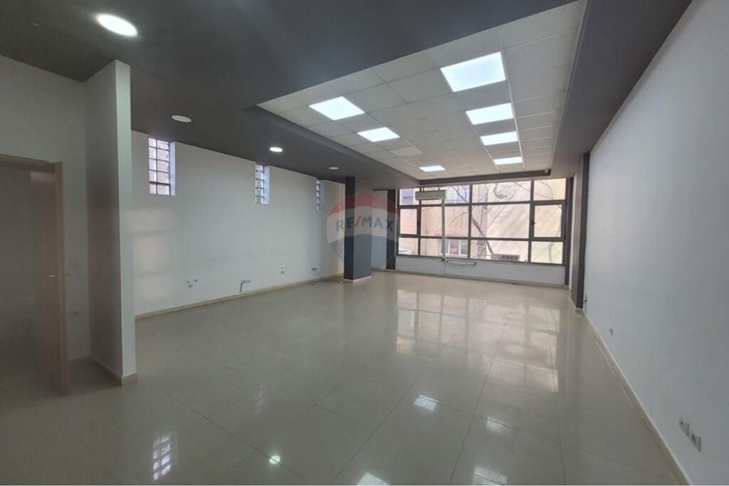 Office - For Rent - Myslym Shyri, Tirana