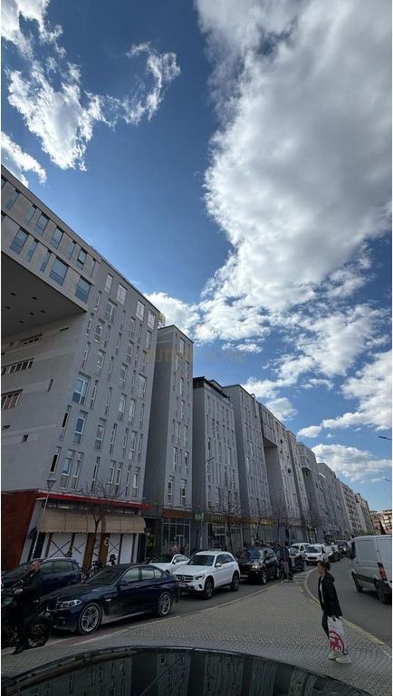 Shitet, Apartament 2+1+2 , Kika 2 , Komuna e Parisit.