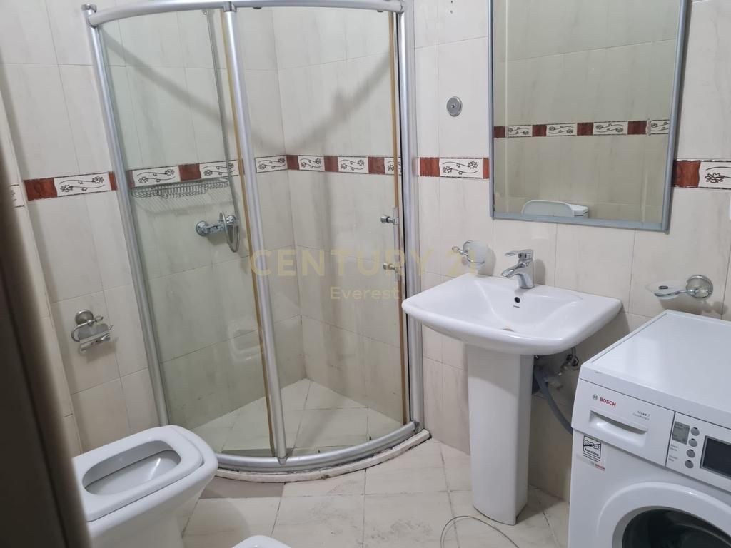Tirane, affitto appartamento 2+1+Balcone Piano 2, 100 m² 500 € (Astir)