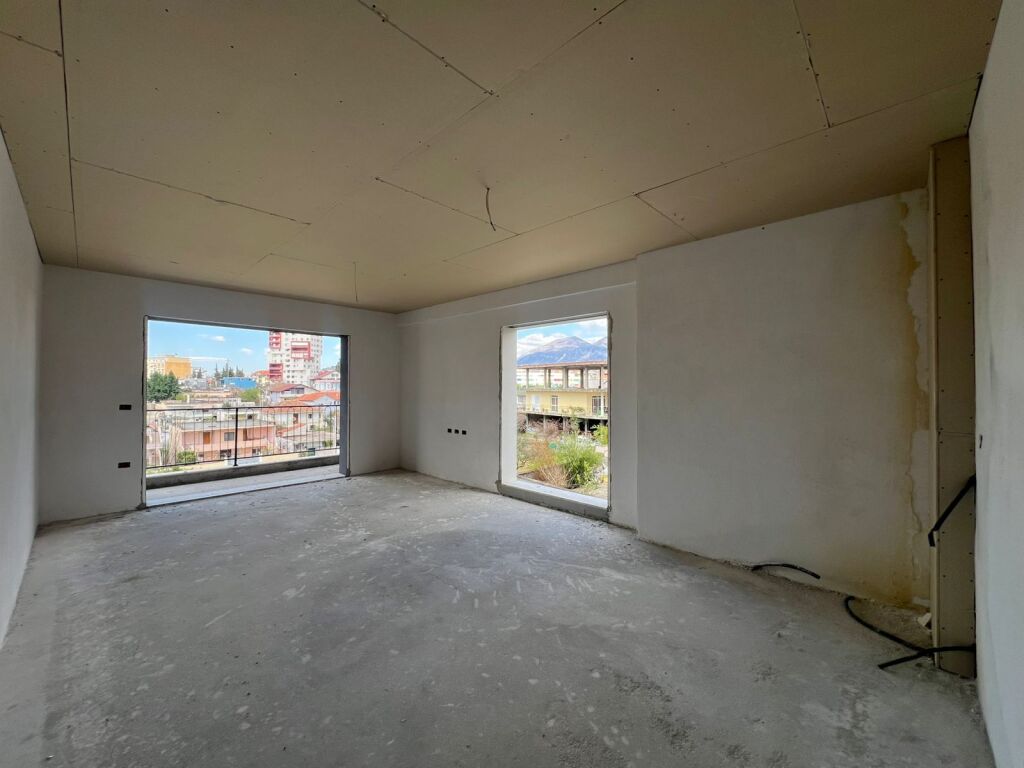 🏡 Shitet apartament 2+1 prane Tv Klan, mundesi pagese me Keste