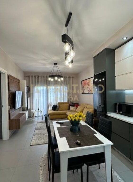 Appartamento in affitto 1+1+2 con vista sullo stadio “Selman Stërmasi”, Vecchia Shushica