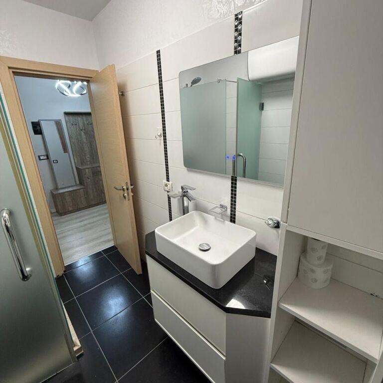 AFFITTASI APPARTAMENTO 1+1+VERANDA - MEDRESEJA, TIRANA