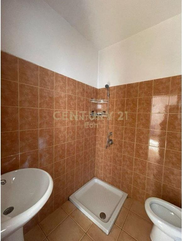 Apartament 1+1 + Verande me Qira në Lagja nr.6, Durrës !