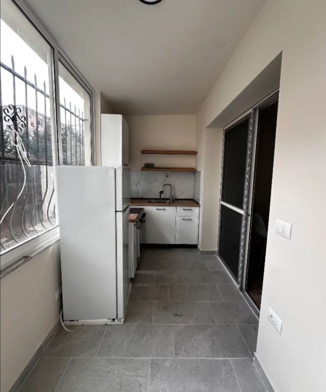 APARTAMENT ME QERA 1+1 21 DHJETORI 55.000 LEKE FH-65580