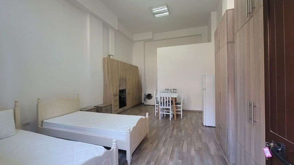 JEPET ME QIRA GARSONIERE NE ZONEN E BRRYLIT 420 € /Muaj