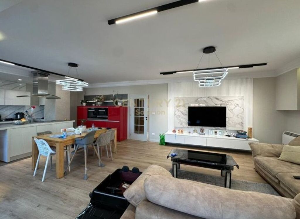 Apartment 3+1+2 with veranda for sale