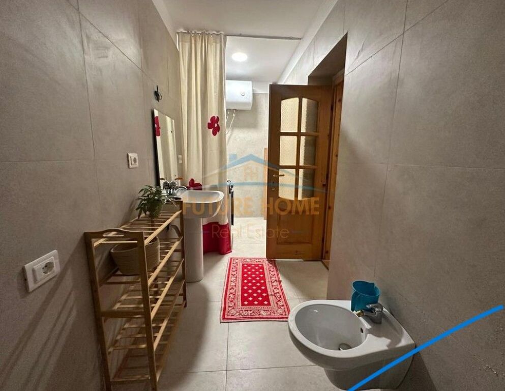 Rent, Apartment 1+1 Petro Nini High School.