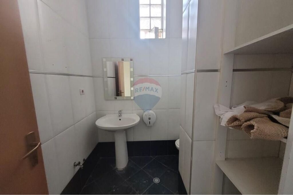 Office - For Rent - Myslym Shyri, Tirana