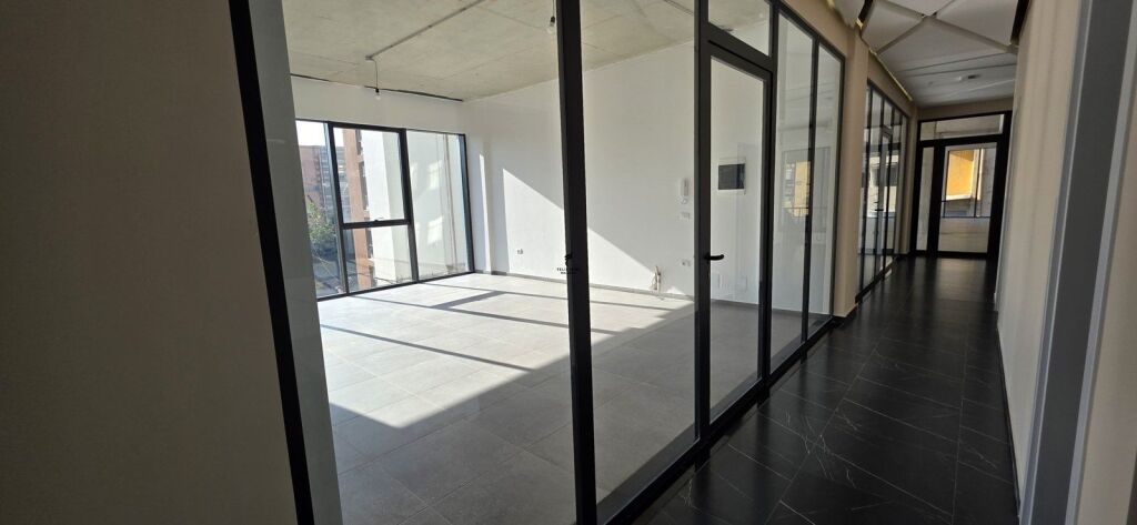 UFFICIO IN AFFITTO 103 M2 VIA DELLE BARRICATE 2000 EURO FH-65663
