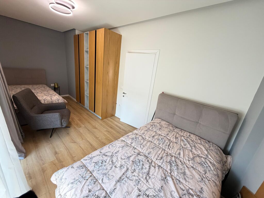 Penthouse me qera 3+1+2+3 parking Teg