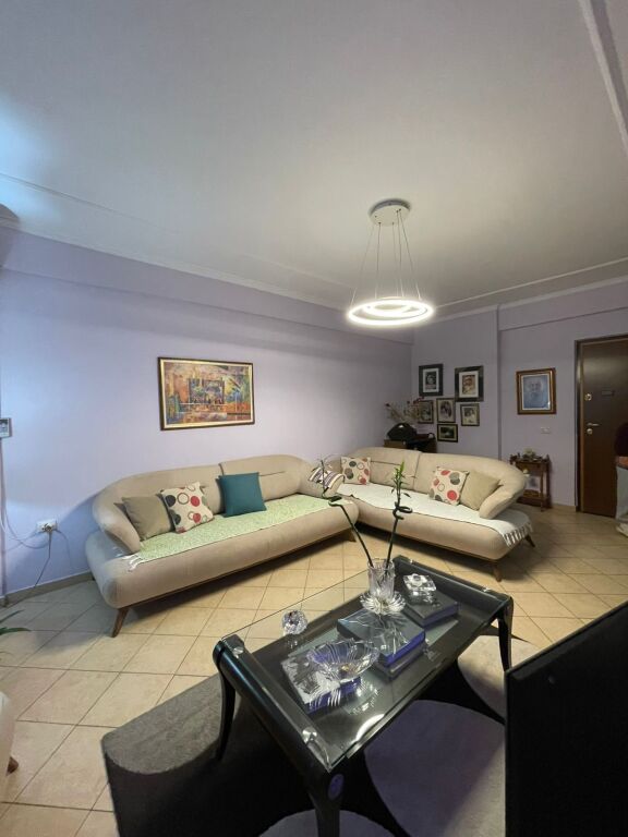 Jepet me qira apartament 2+1+2 - pranë Garden Building, Rruga e Kavajës
