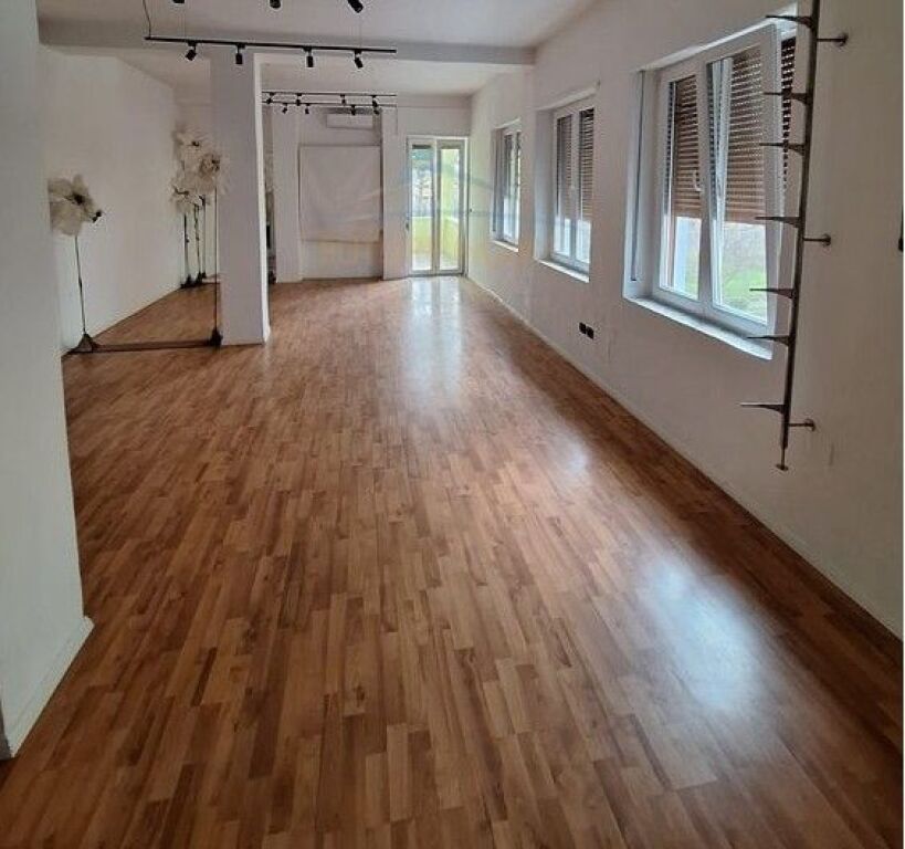 Qira, Ambient për Zyra, Blloku.