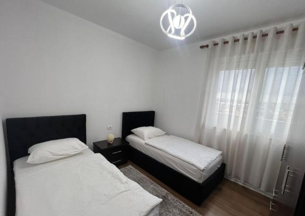 Apartament 2+1 me qera– me verandë dhe vendndodhje strategjike