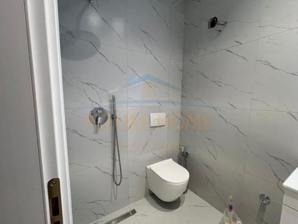 Shitet, Apartament 1+1, Komuna e Parisit, Tirane