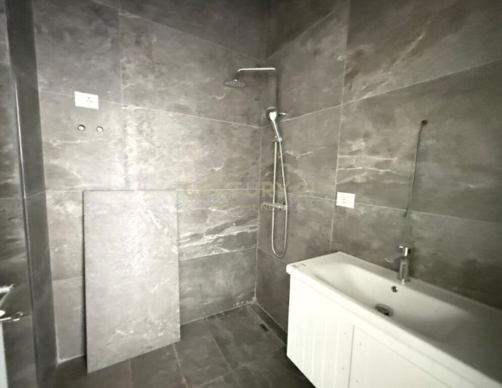 Shitet apartament 1+1 – projekt modern në zhvillim