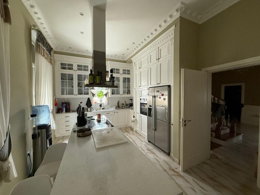 Villa for sale in Rolling Hills