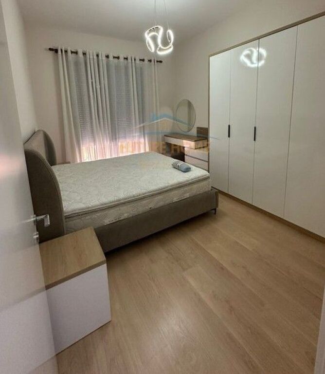 Affitto, Appartamento 1+1, Complesso Delijorgji, Tirana.