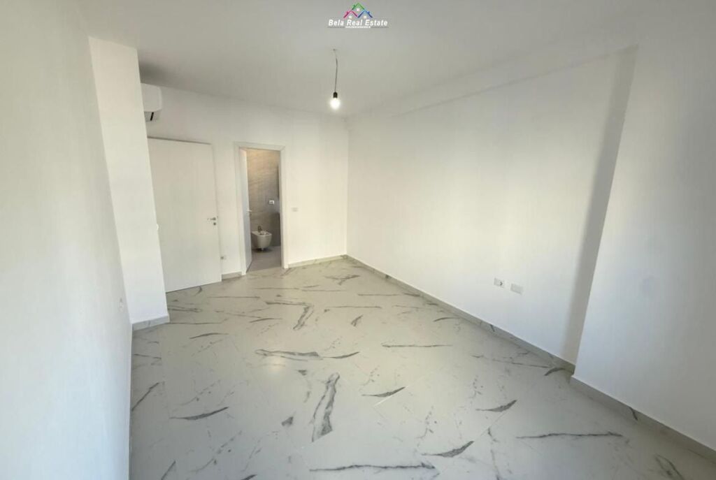 Zyre Me Qera 2+1+2 Tek Stacioni i Trenit (ID BZ2595) Tirane