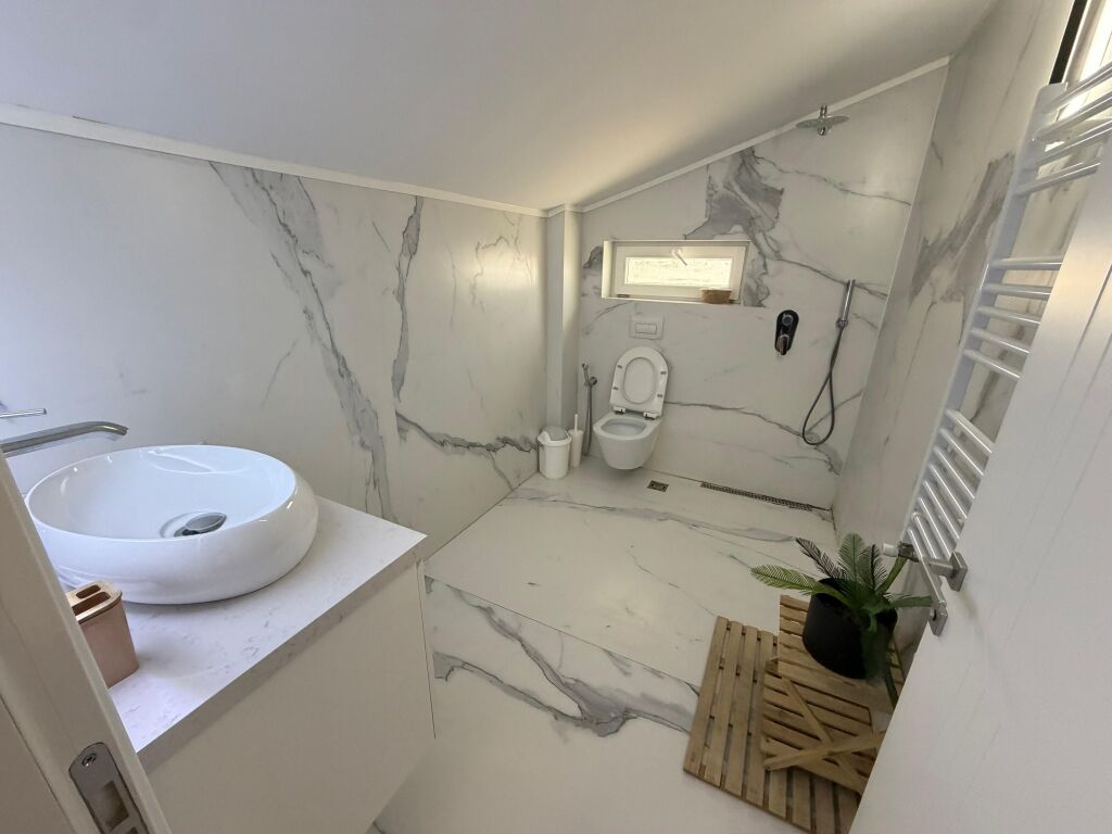 Penthouse me qera 3+1+2+3 parking Teg