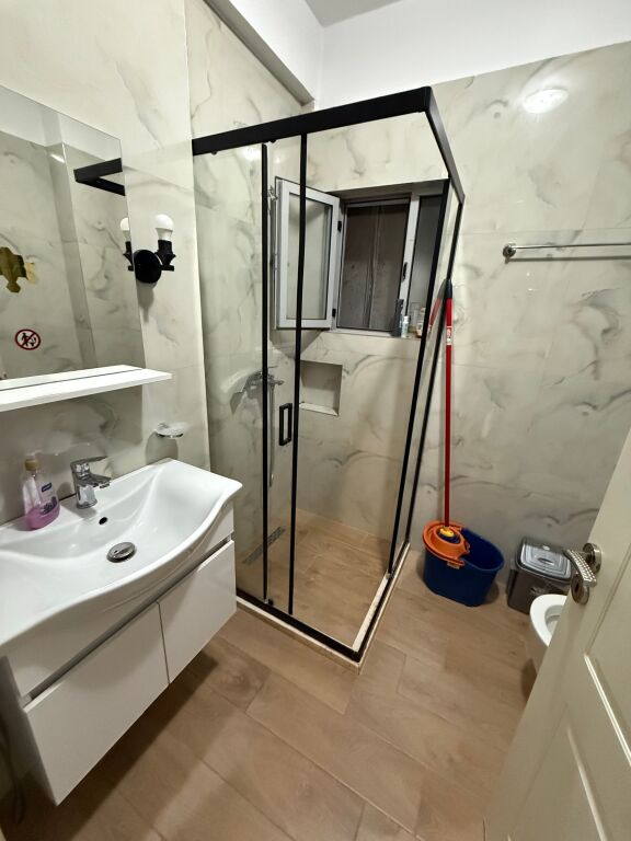 Jepet me qera apartament 1+1 ne qender tek Selvia vetem per Airbnb 520 euro