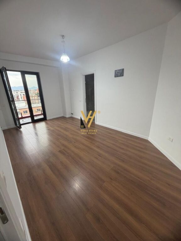 UFFICIO 122 M2 IN AFFITTO A KOM.ARLIS, VIA DIBRA 60.000 LEKE