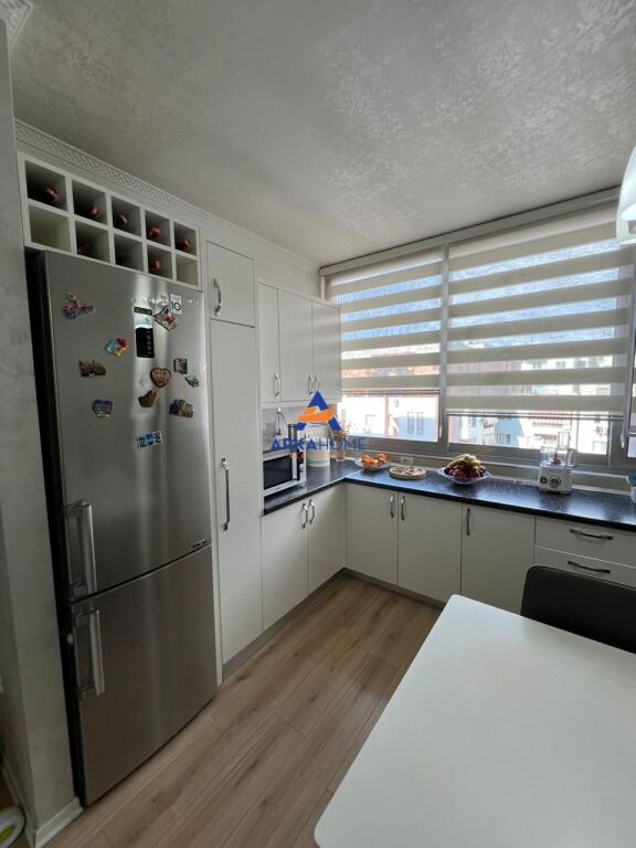 VENDESI APPARTAMENTO 3+1+2+BALCONE "A YZBERISHT" 210.000 EURO