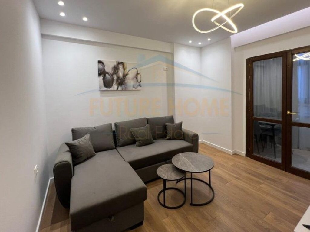 Shitet, Apartament 1+1, Komuna e Parisit, Tirane