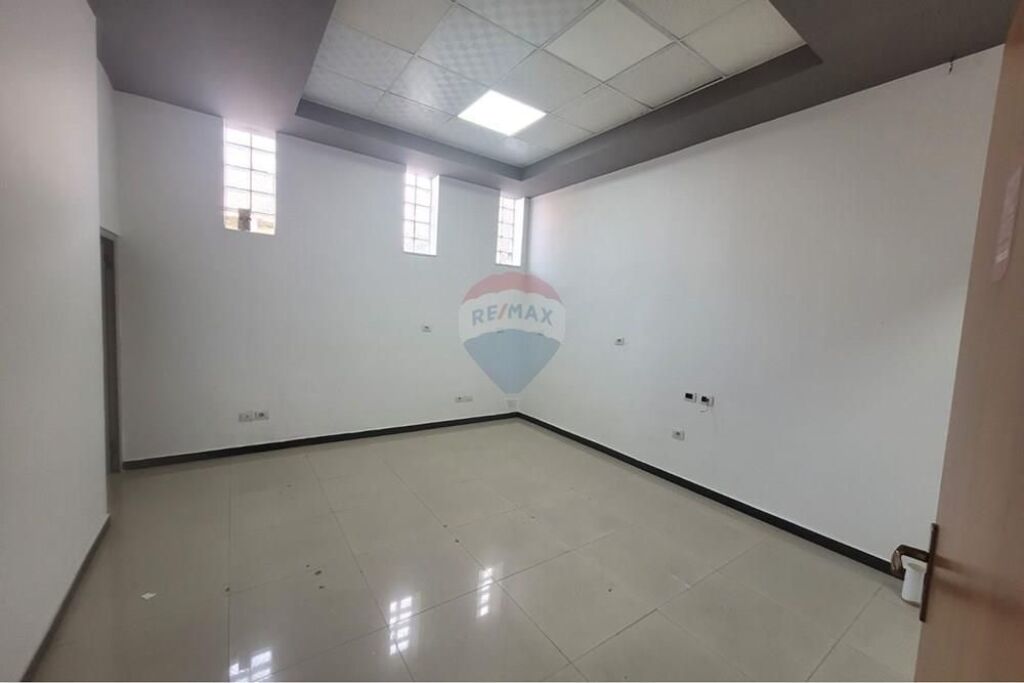 Office - For Rent - Myslym Shyri, Tirana