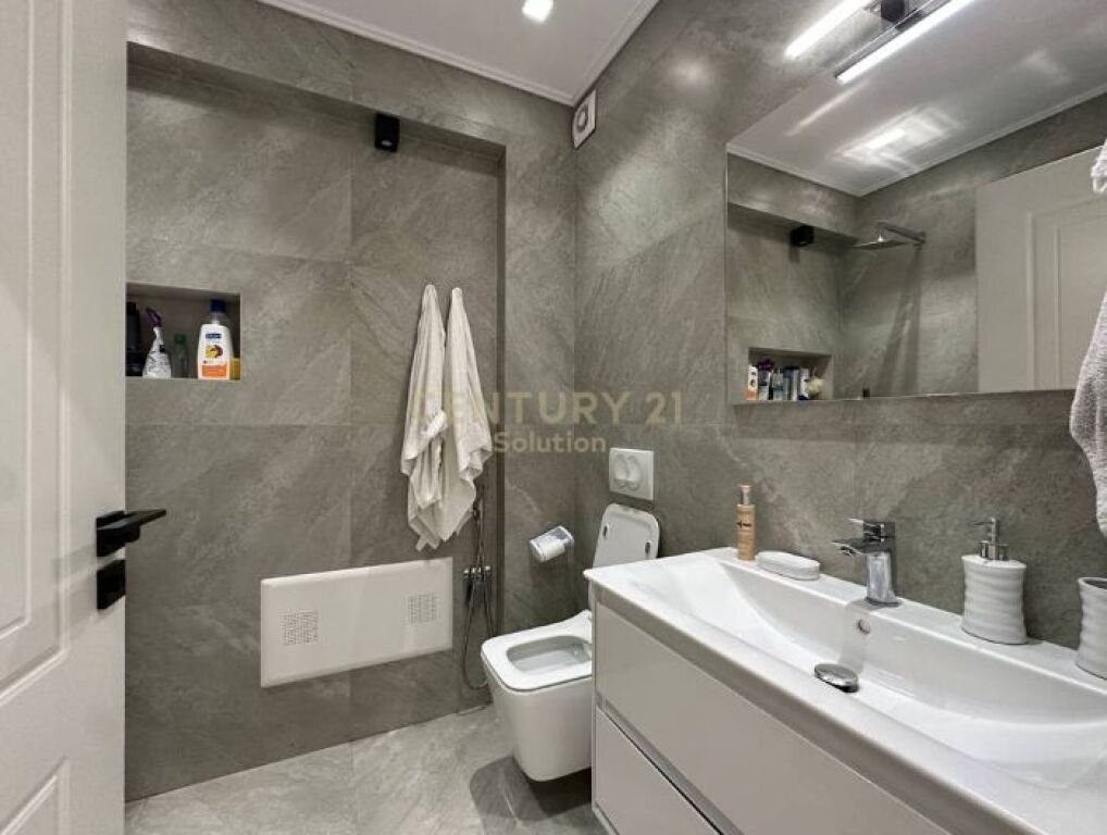 Apartment 3+1+2 with veranda for sale