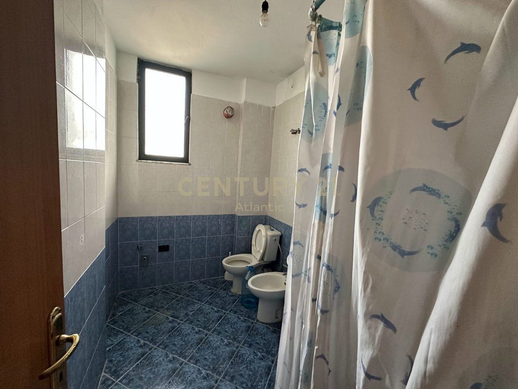 SHITET APARTAMENT 2+1 PRANE MARKAT DURRES!