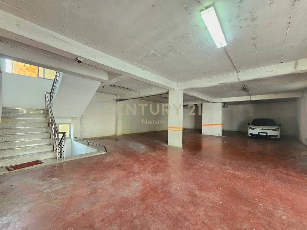 Edificio multifunzionale in affitto Sauku i Ri 13.000 € /Mese Superficie Totale 3200m2