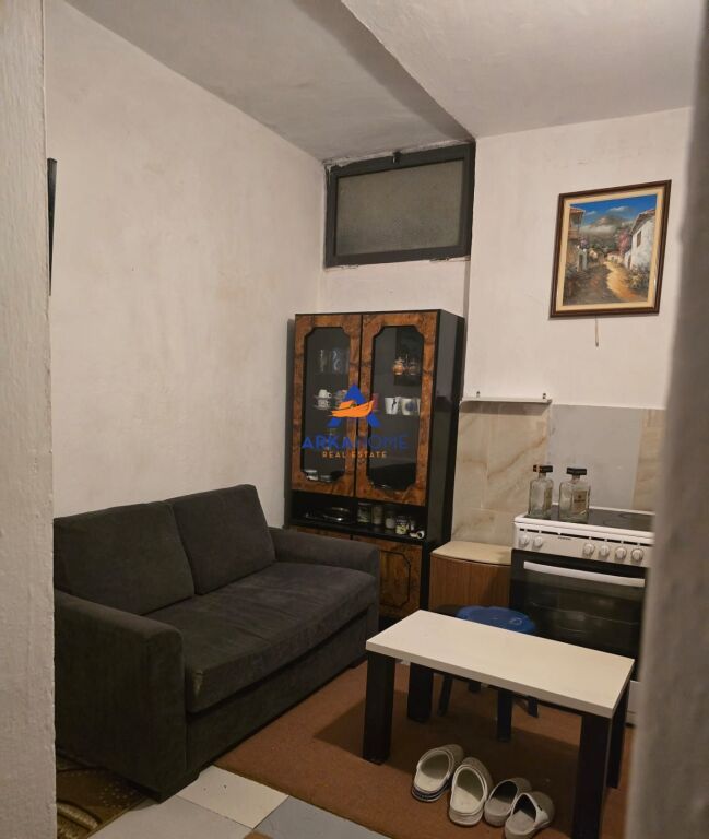 MONOLOCALE IN AFFITTO "BLLOKU VILAVE SELITE, VASIL SHANTO" 300 EURO