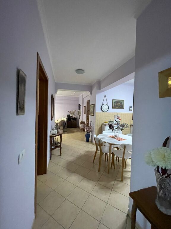 Jepet me qira apartament 2+1+2 - pranë Garden Building, Rruga e Kavajës