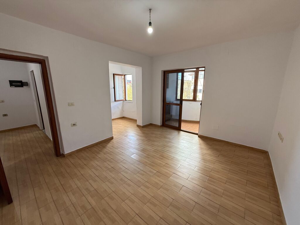 🏡 QERA 1+1 – Rruga Bardhyl (Oslo) | Ideal për Banim ose Zyra
