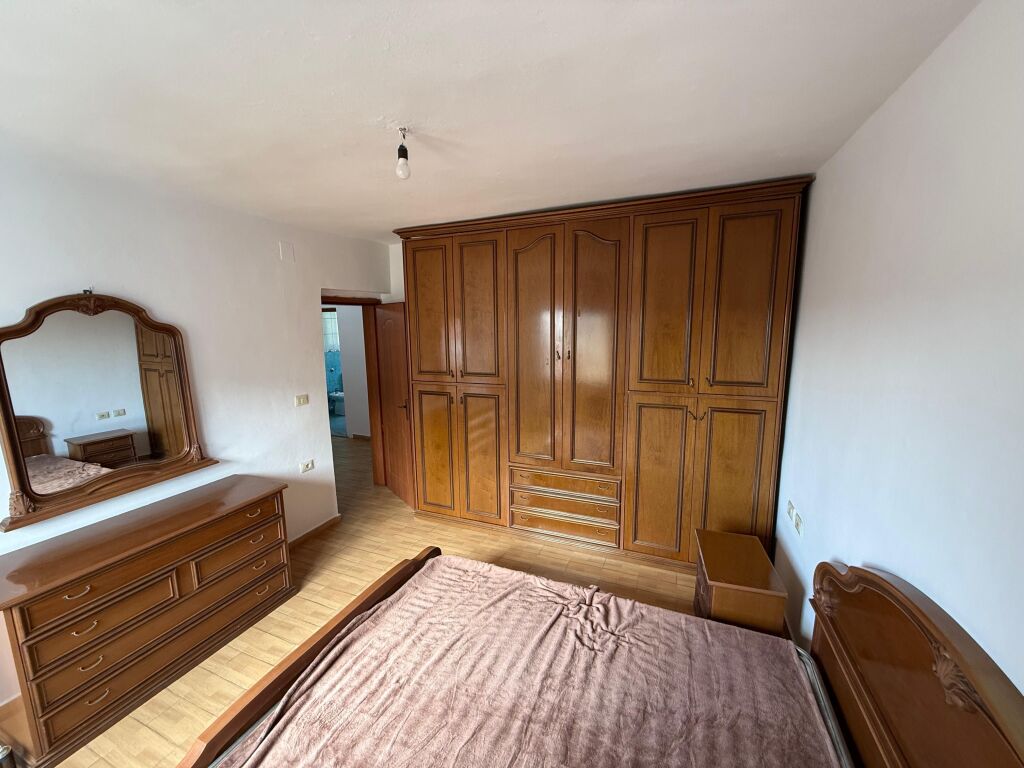 🏡 QERA 1+1 – Rruga Bardhyl (Oslo) | Ideal për Banim ose Zyra