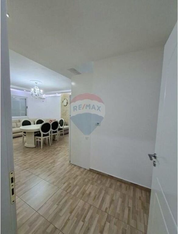 Jepet me Qira Apartament 2+1+2 në Astir