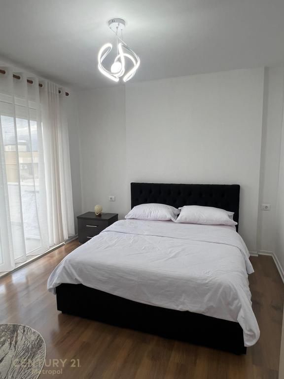 Japim me qira apartament 2+1+verandë te Rruga e Dibrës! 700 € /Muaj Sip. Totale  105m2