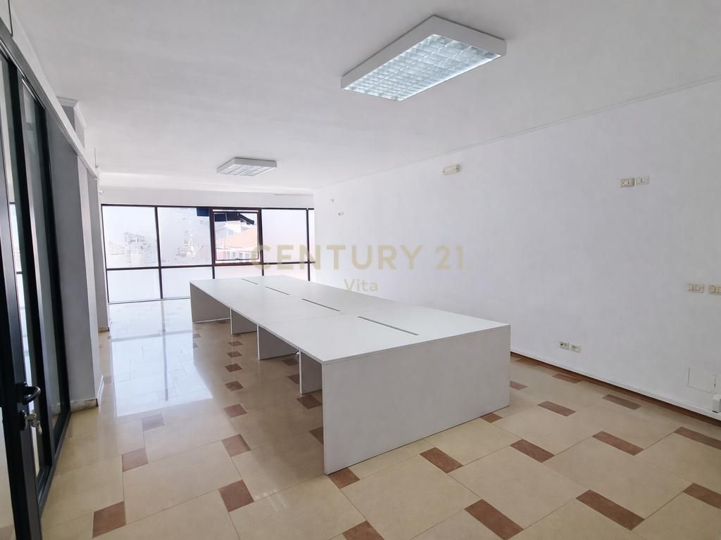 Ambient Zyre në Qendër të Durrësit !