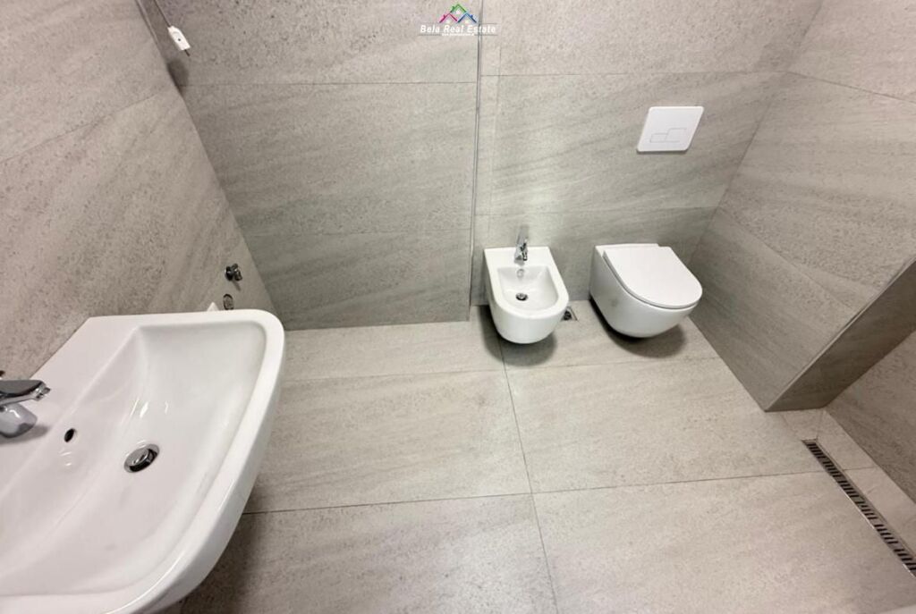 Zyre Me Qera 2+1+2 Tek Stacioni i Trenit (ID BZ2595) Tirane