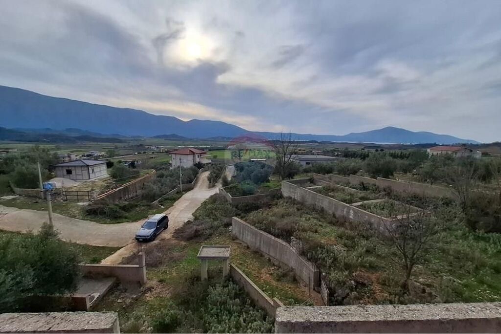Shtepi 2 kateshe ne shitje , Tragjas