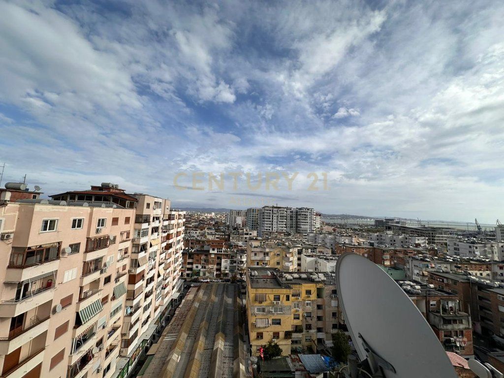 SHITET APARTAMENT 2+1 PRANE MARKAT DURRES!