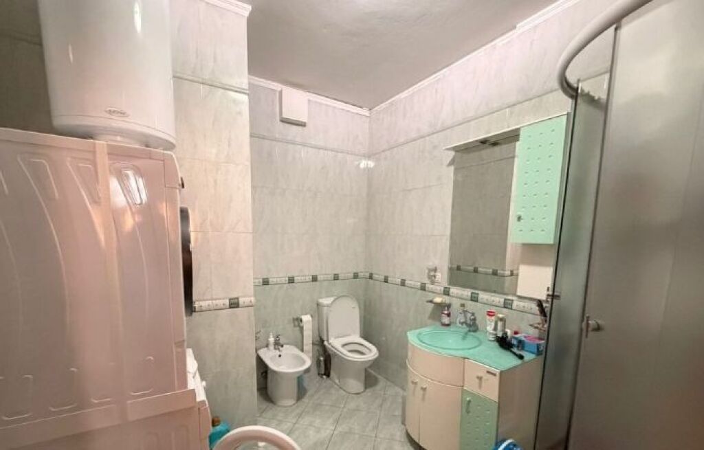Shitet apartament 2+1+2 – planimetri funksionale
