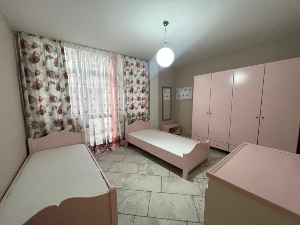 🏠 Jepet me Qira Apartament 2+1+2 Pazari i Ri , ne Qender te Tiranes prane Rruges Qemal Stafa