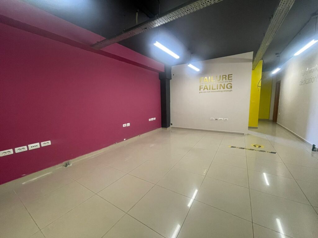 🏢Dibra Street, Halili Complex, business premises for rent with an area of 220m2 empty 2,500Euro (Gross)