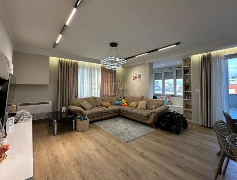 Apartment 3+1+2 with veranda for sale